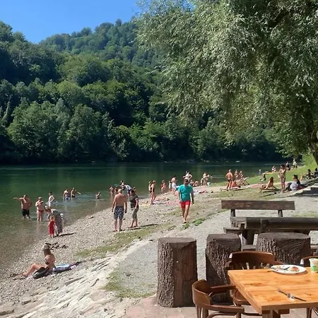 Drinska Amazonija, Brvanara Na Obali Drine Feriehus